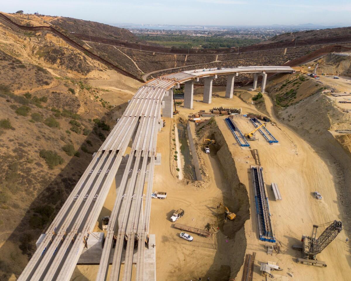 AVANZA VIADUCTO ELEVADO EN TIJUANA AL 92.1% PARA TRANSFORMAR LA MOVILIDAD DE BC: GOBERNADORA MARINA DEL PILAR