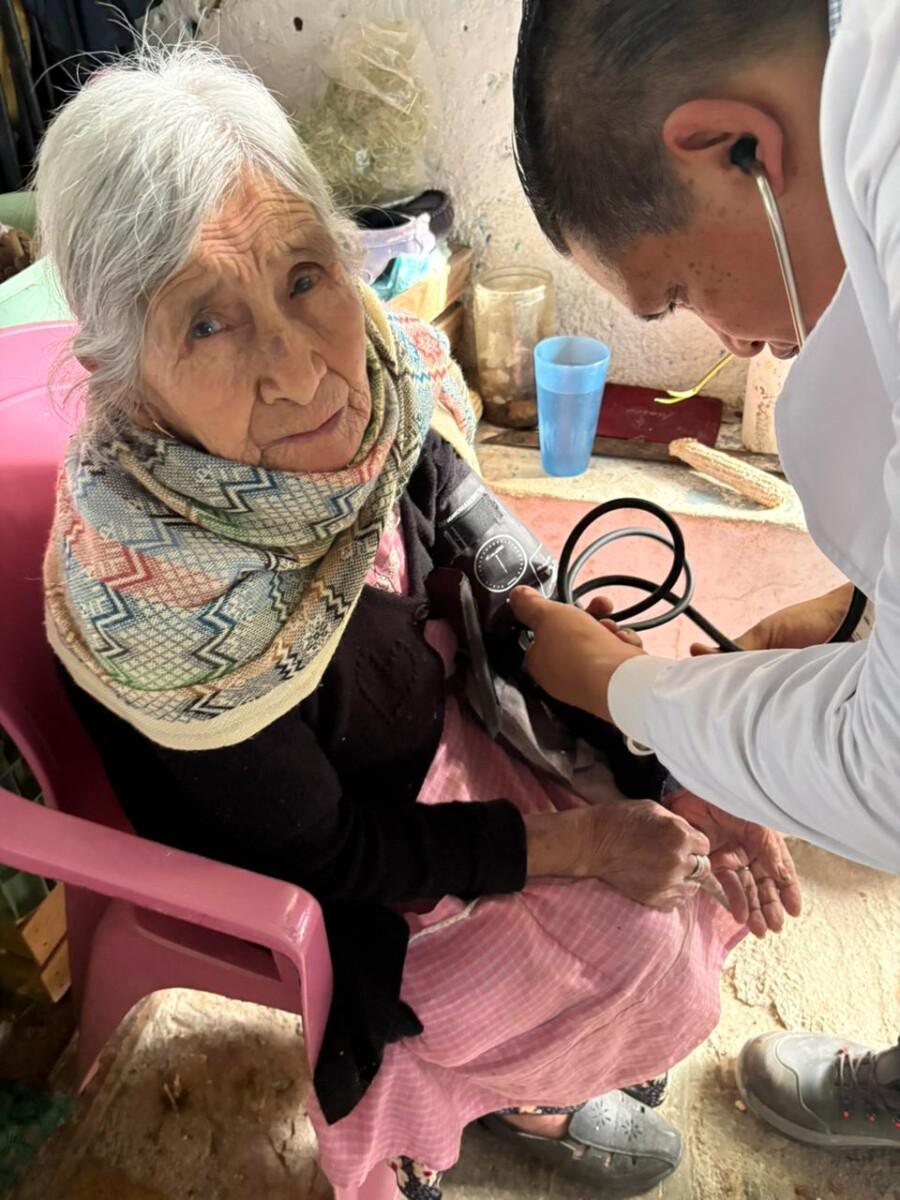 Atienden brigadas del ISSSTE a población de estados afectados por lluvias, sean o no derechohabientes