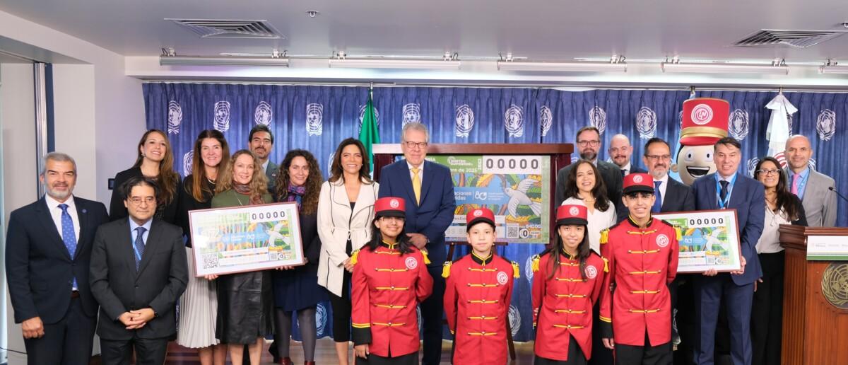 Develación del Billete de Lotería conmemorativo por el   80 Aniversario de la ONU 
