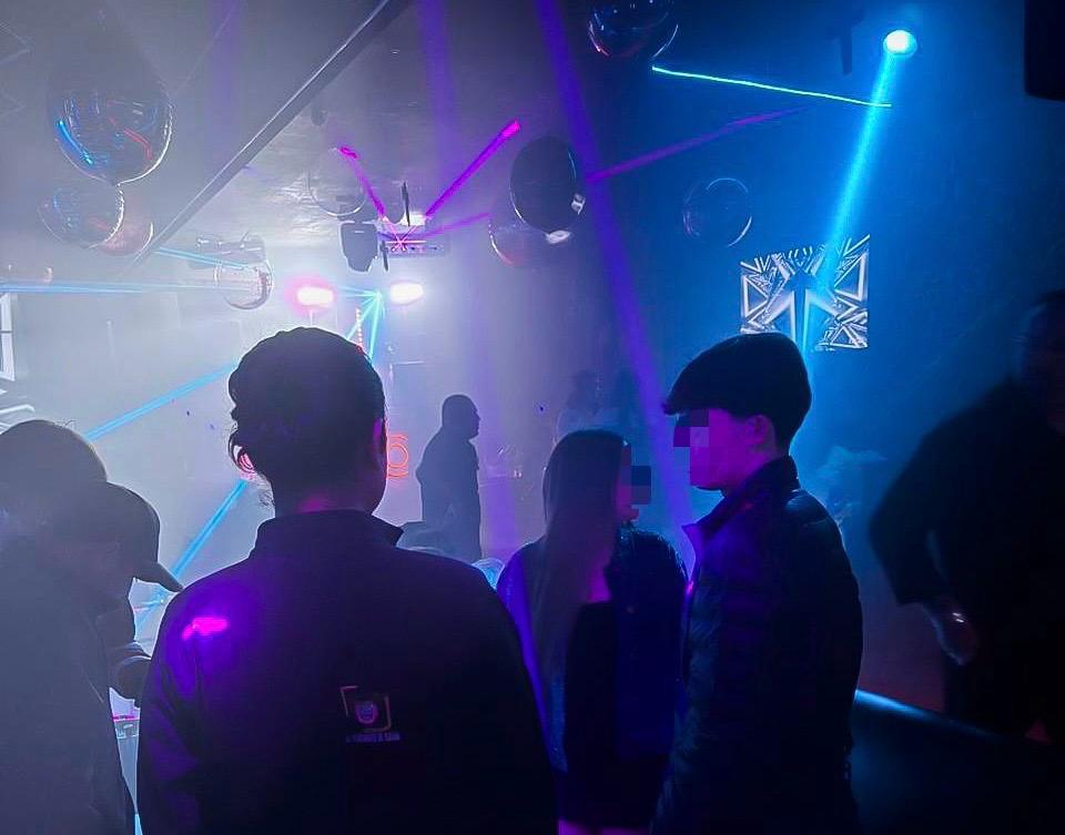 Clausura Gobierno Municipal de Tijuana restaurante-bar en el fraccionamiento Agua Caliente por permitir el ingreso de menores de edad en fiesta clandestina