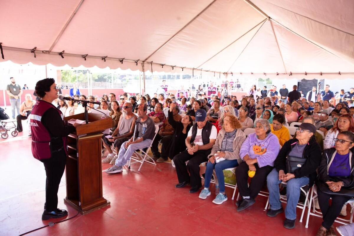 Rocío Adame rinde informe de resultados y entrega apoyos a la comunidad en la colonia Constitución