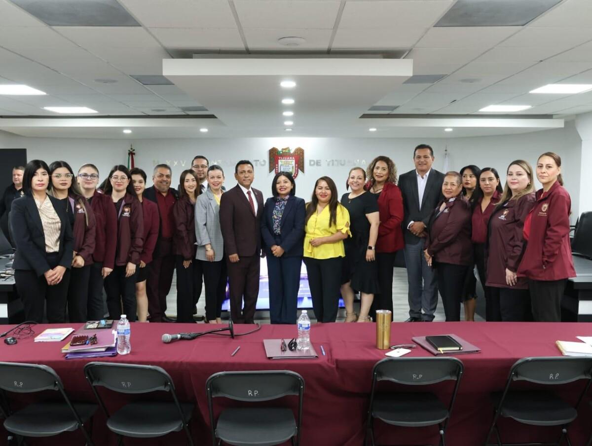 Comparecen titulares de Educación Pública Municipal y Secretaría de las Mujeres ante comisión de Cabildo del XXV Ayuntamiento de Tijuana