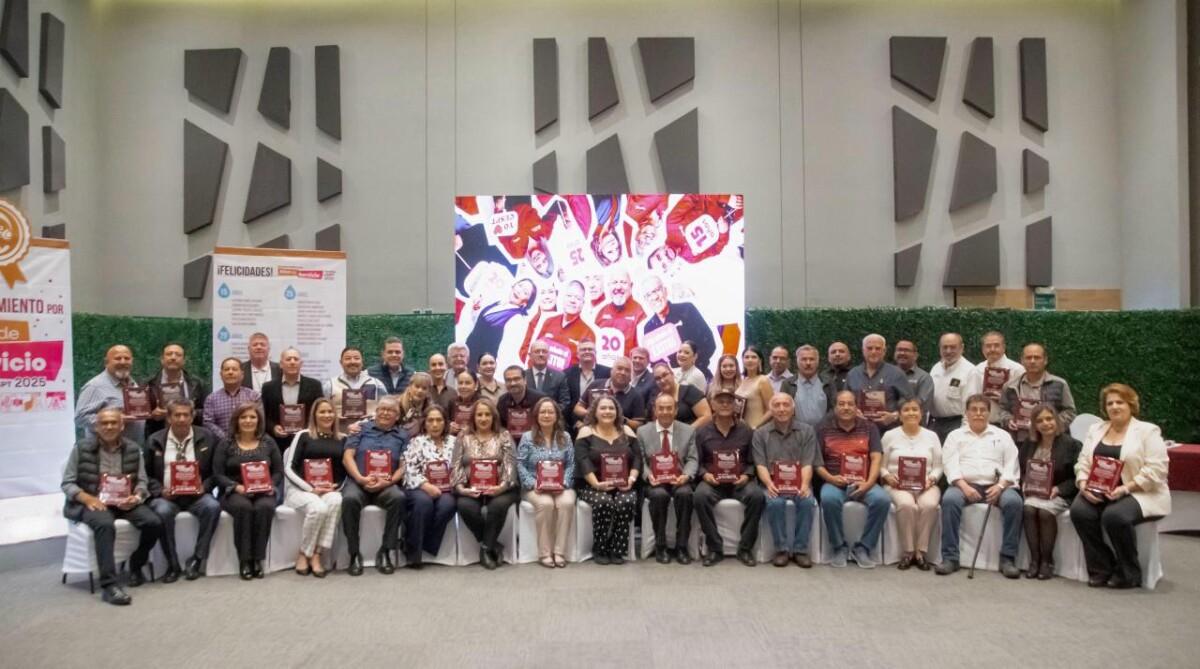 Reconoce CESPT a personal por años de servicio