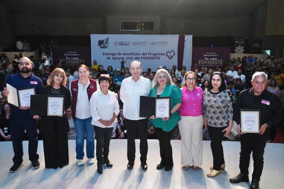 Gobernador Durazo y Sedatu garantizan certeza jurídica a familias con entrega de 300 escrituras del Fovissste