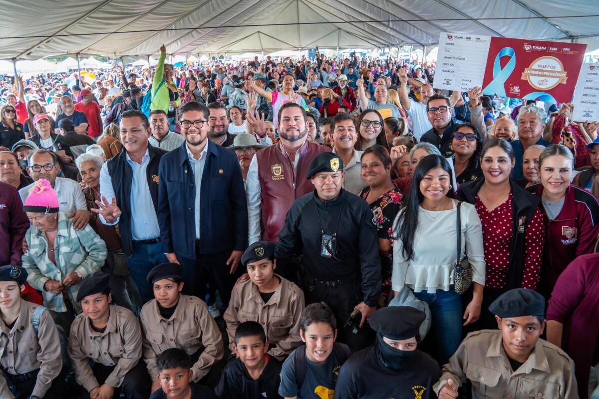 Atiende Ismael Burgueño a más de mil 700 residentes de la colonia Salvatierra con Macro Jornada de Bienestar