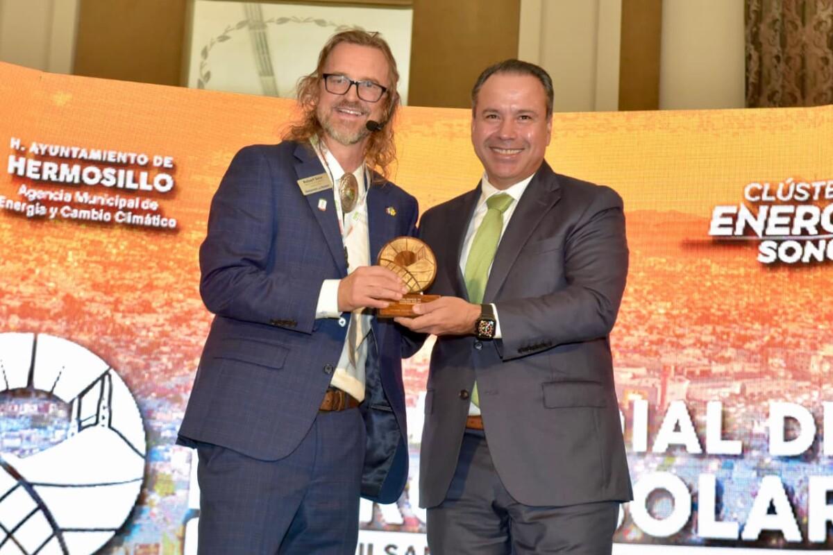 Expertos destacan liderazgo y colaboración estratégica en transición energética durante el Foro Mundial de Energía Solar 2025