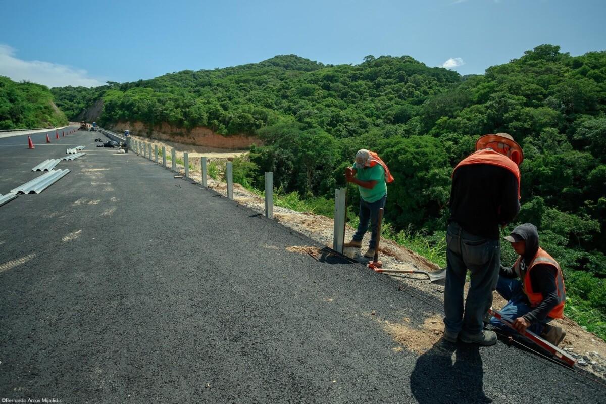 LAS CAMINERAS Y CAMINEROS, UN SIGLO