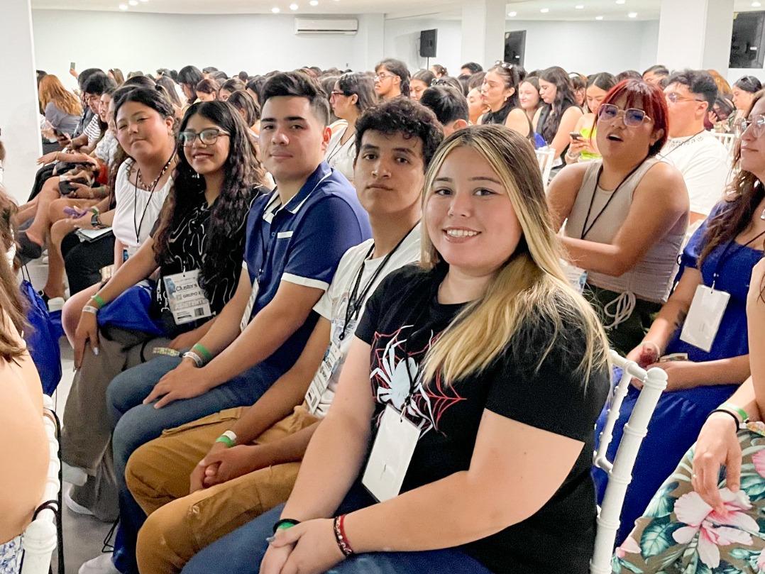 Participa alumnado de la UES en Congreso Nacional de Administración, Contaduría y Negocios