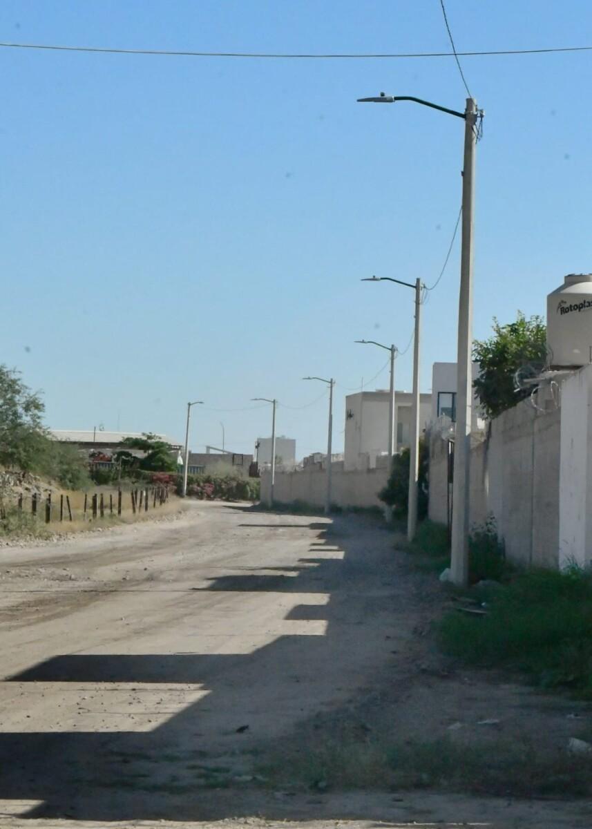 Atiende Ayuntamiento de Hermosillo solicitud de alumbrado en Eje Rosales