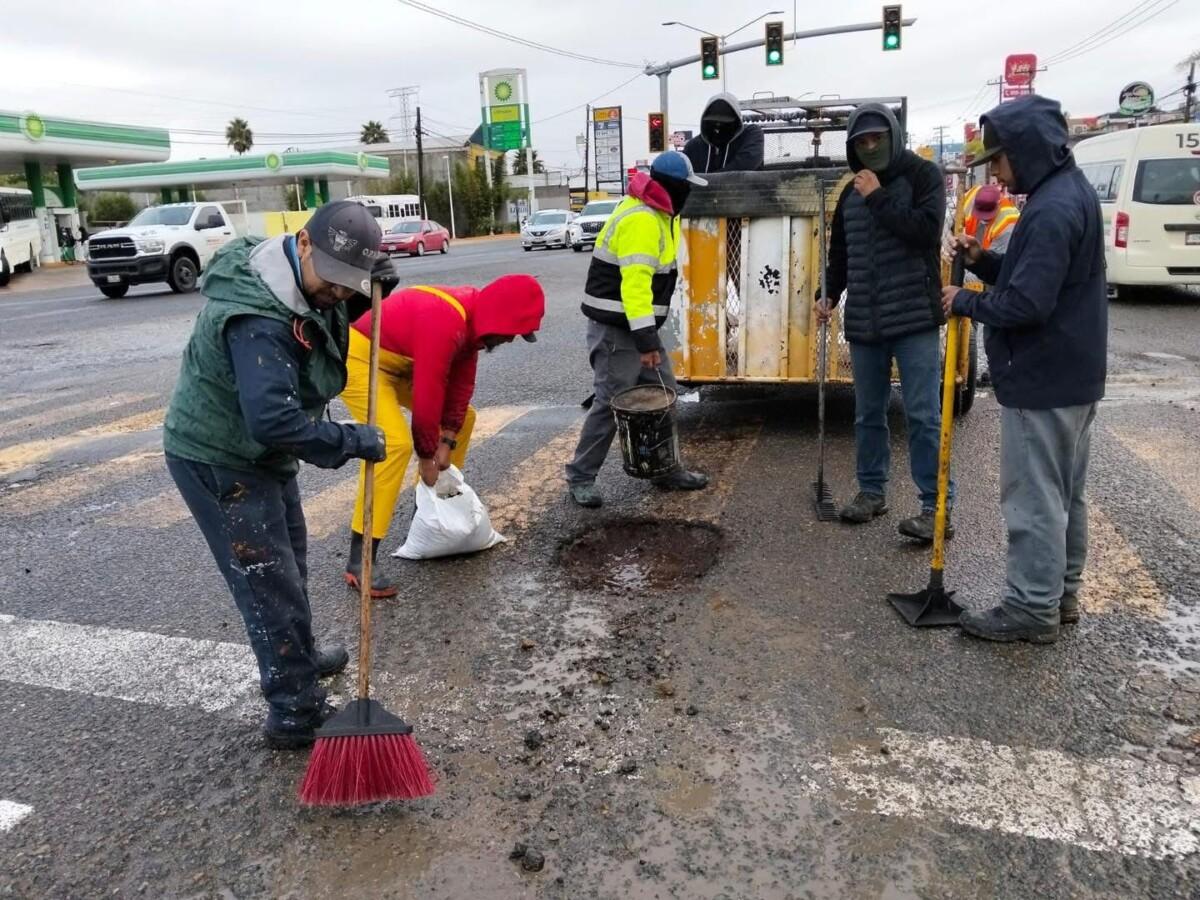 Playas de Rosarito refuerza la movilidad con trabajos de bacheo en el Blvd. Benito Juárez