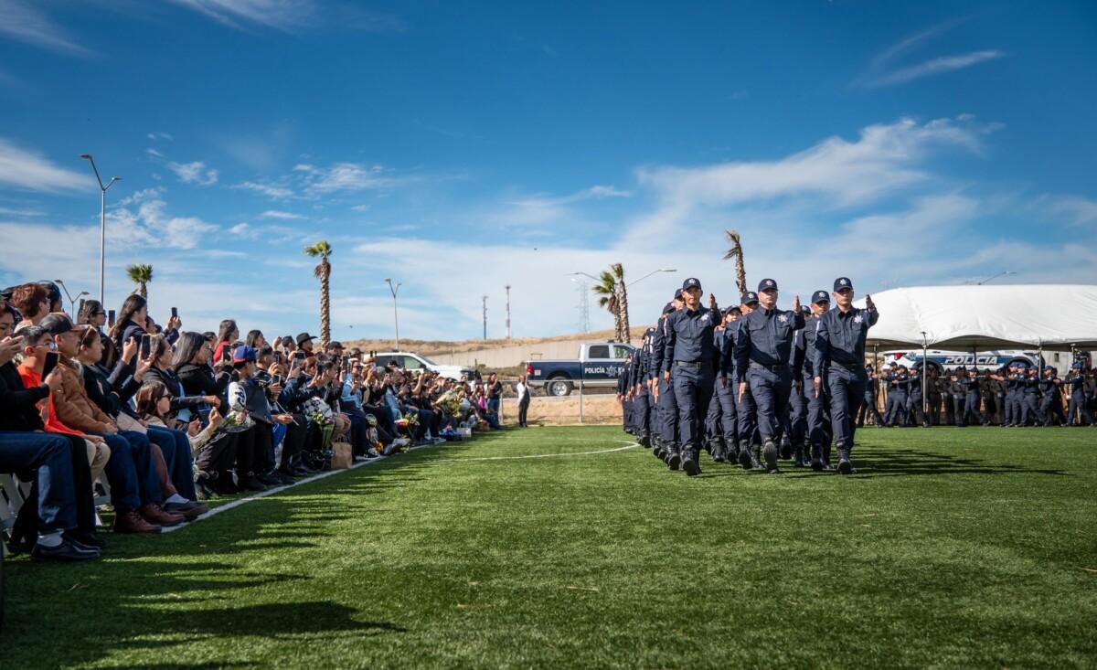 Asiste Ismael Burgueño a la Ceremonia de Graduación de nuevos elementos policiacos