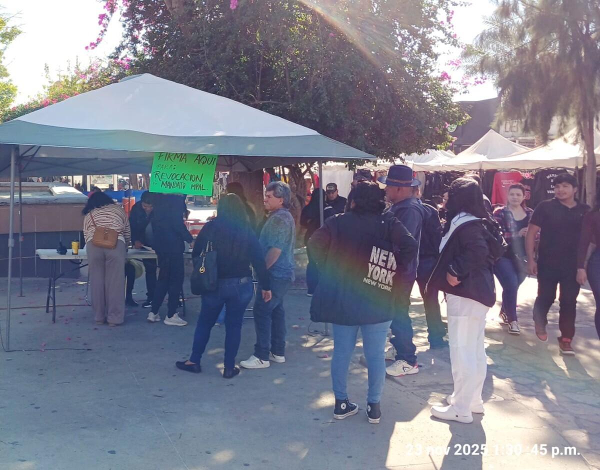 LOS TECATENSES VOTARON ESTE DOMINGO PARA DETERMINAR SI VENDEDORES AMBULANTES DE ARTESANIAS CONTINUAN TRABAJANDO EN EL PARQUE CENTRAL