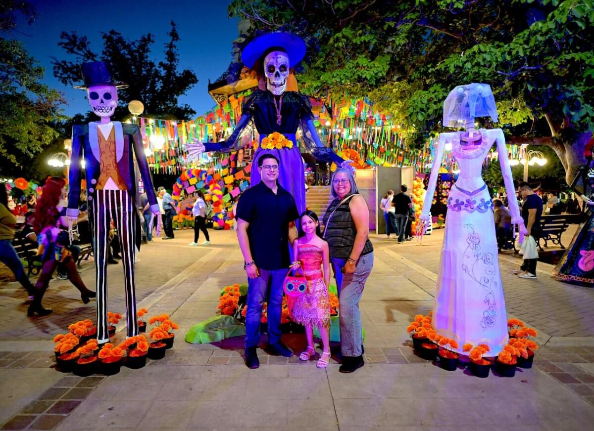 Se iluminó Plaza Zaragoza con el inicio del Tradicional Festival de Día de Muertos en Hermosillo