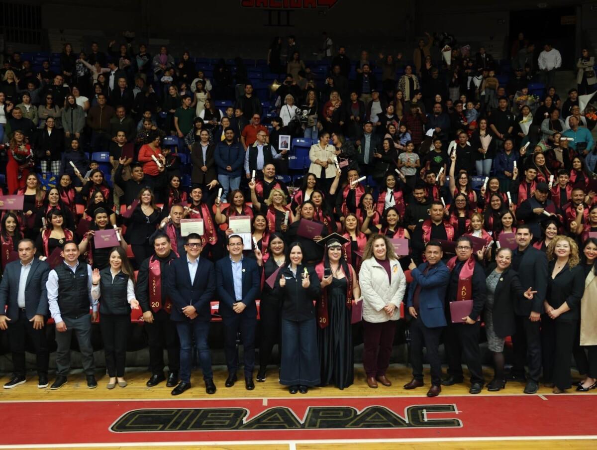 Celebra Gobierno Municipal de Tijuana ceremonia de graduación de primera generación de Preparatoria Abierta