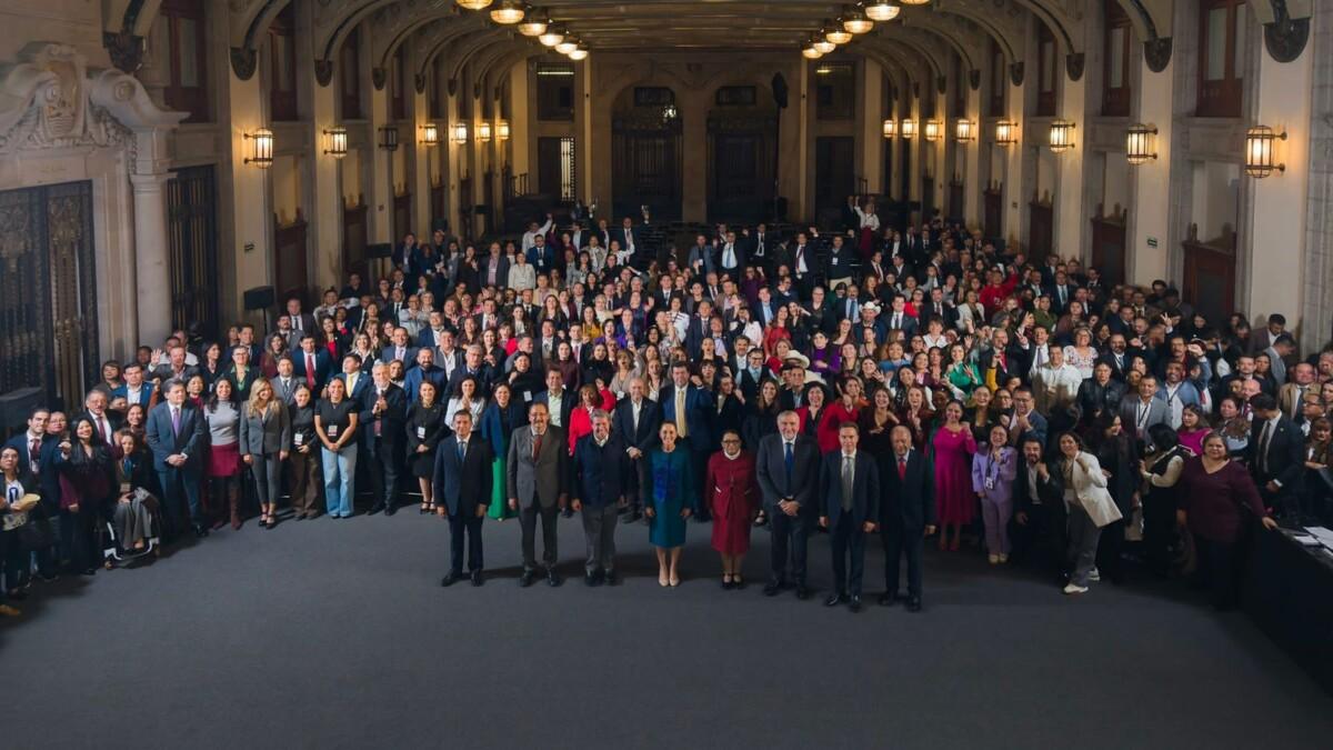 El Congreso en reunión con la Presidenta Claudia Sheinbaum en Palacio Nacional