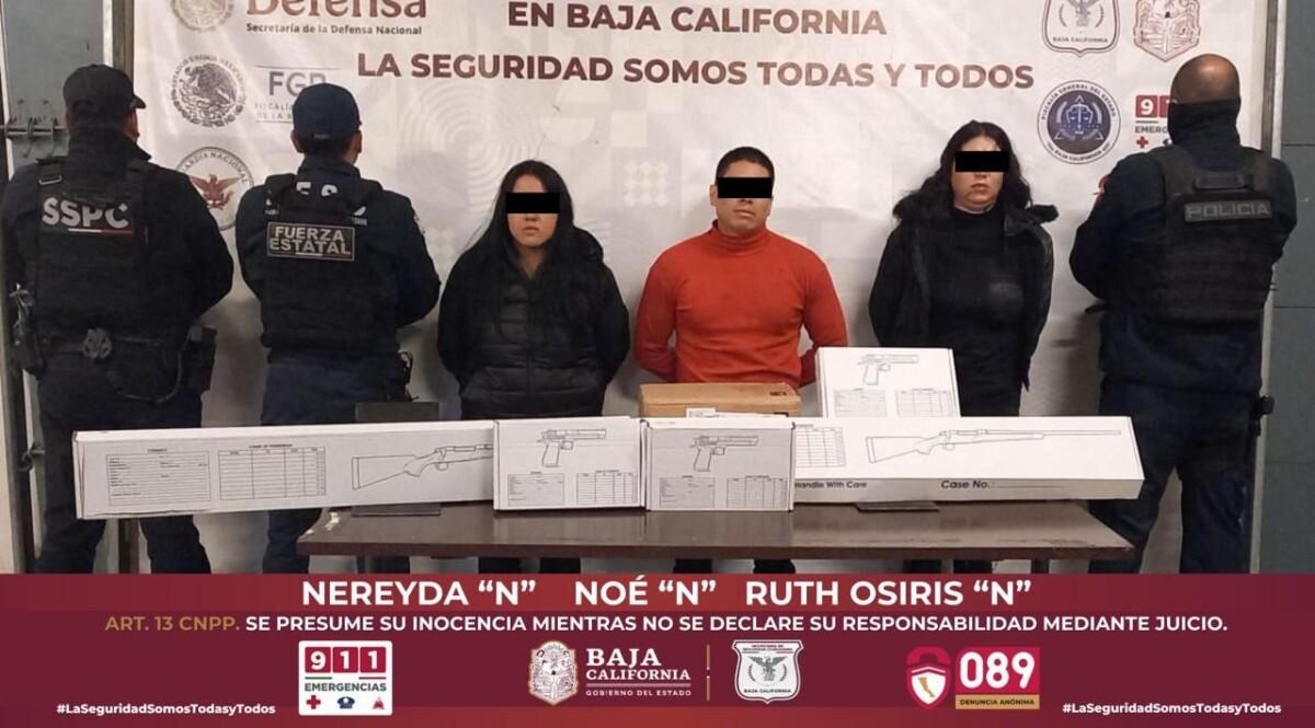 TRES DETENIDOS Y CINCO ARMAS ASEGURADAS TRAS PERSECUSIÓN EN TIJUANA
