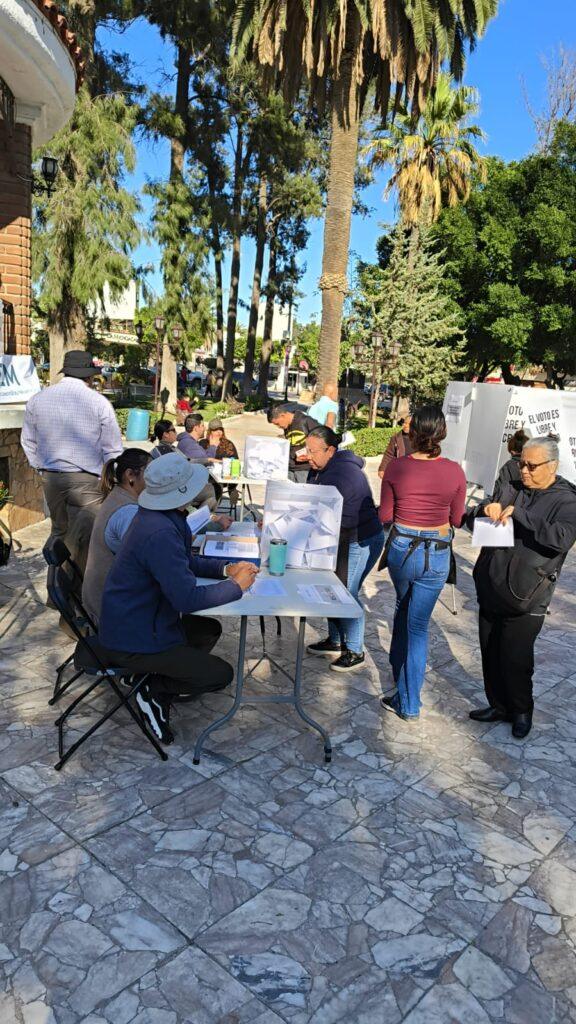 ARTESANOS CELEBRAN TRIUNFO DE CONSULTA UTILIZARÁN EL PARQUE HIDALGO PARA SUS LABORES