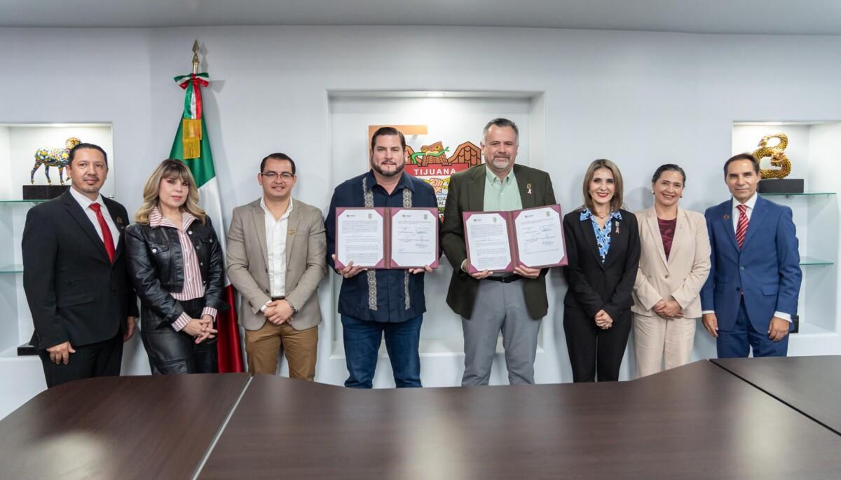 Firma Ismael Burgueño Ruiz convenio de vinculación con la Universidad Autónoma de Baja California