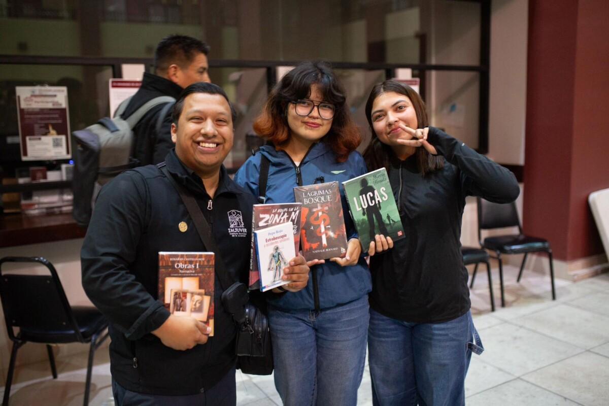 Culmina con gran participación el segundo día del Tendido de Libros en Playas de Rosarito