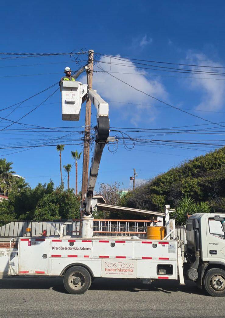 Avanza la modernización del alumbrado público en Playas de Rosarito