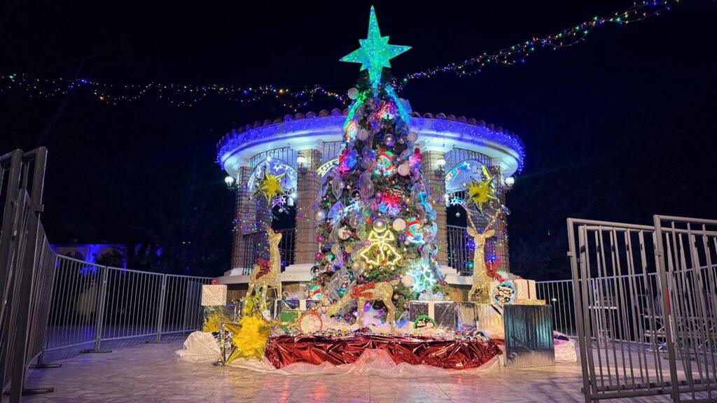 ESPECTACULAR DESFILE DE LUCES Y ENCENDIDO DEL ARBOL