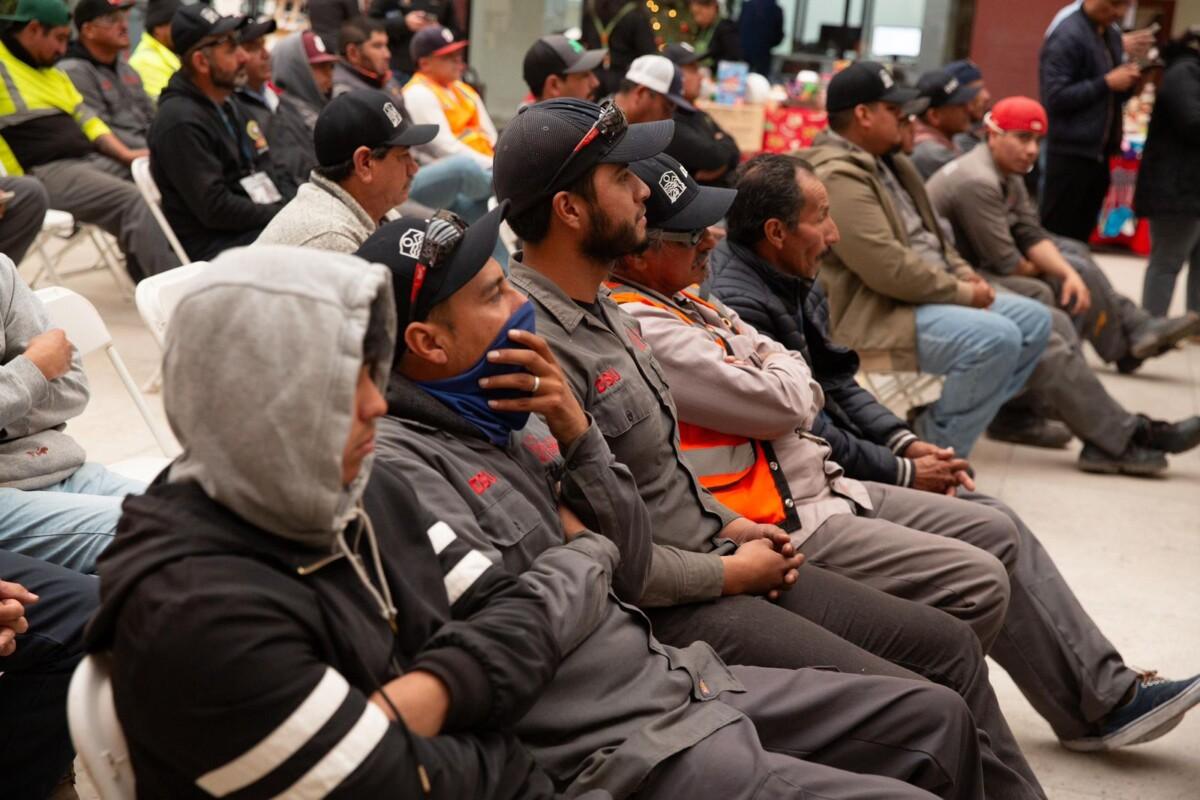 Rocío Adame encabeza entrega de uniformes a personal de la Dirección de Servicios Urbanos