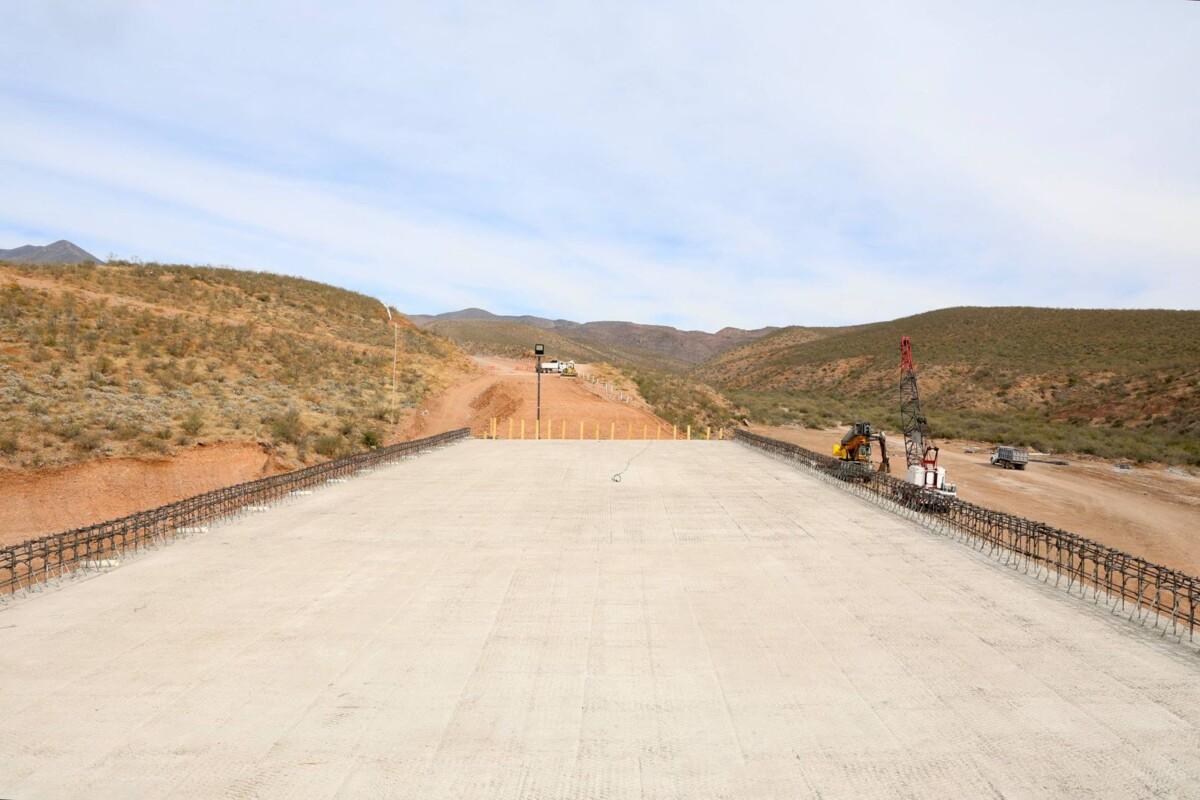 Conectividad y bienestar para la sierra; Gobernador Durazo supervisa avance del 80% de la carretera Bavispe- Nuevo Casas Grandes