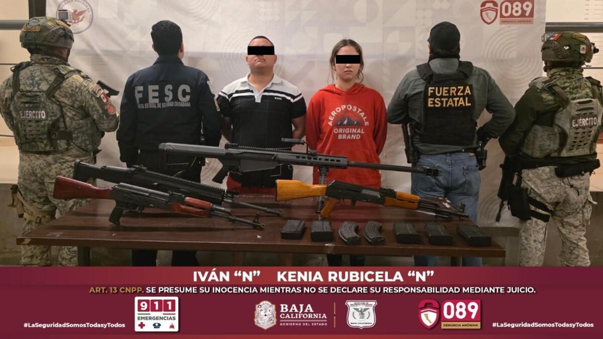 HALLAN FUSIL BARRET Y ARMAS LARGAS OCULTOS EN UN VEHÍCULO EN TIJUANA; HAY DOS DETENIDOS