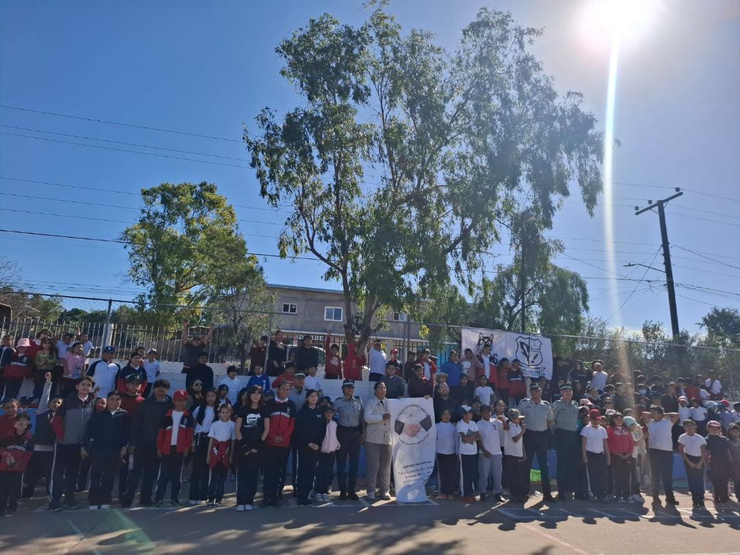 “Guardia Nacional alecciona a la niñez de BC, sobre los riesgos de entablar conversaciones con desconocidos en chats de videojuegos y redes sociales”.