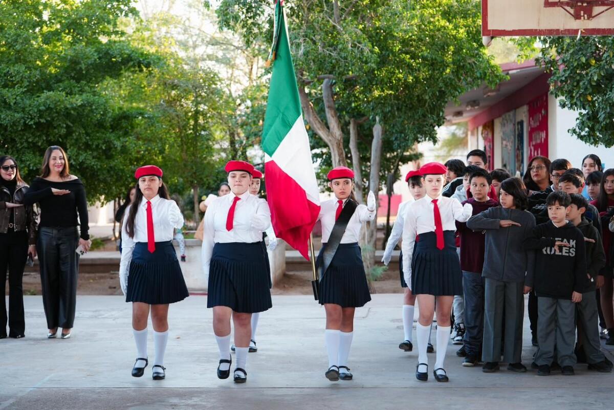 ESTUDIANTES MEXICANOS DE TODOS LOS NIVELES REGRESARON A CLASES HOY TRAS EL PERÍODO VACACIONAL DECEMBRINO
