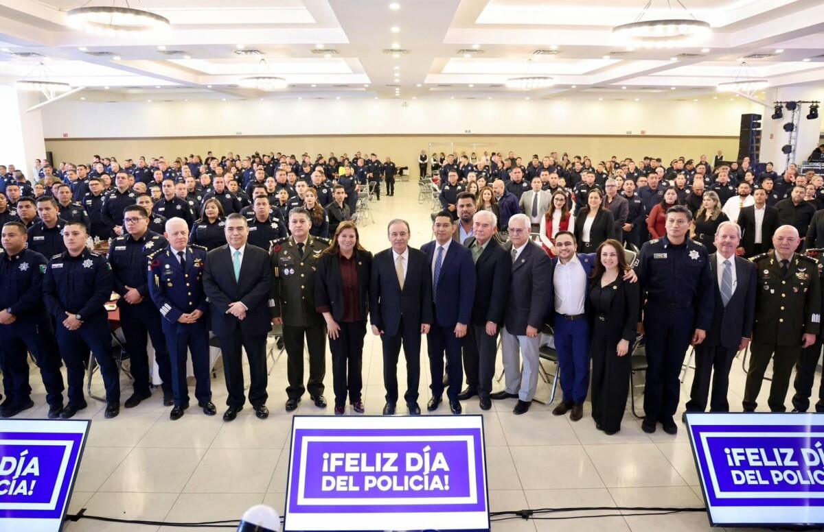 Gobernador Durazo duplica estado de fuerza con más patrullas y reconoce a policías en su día