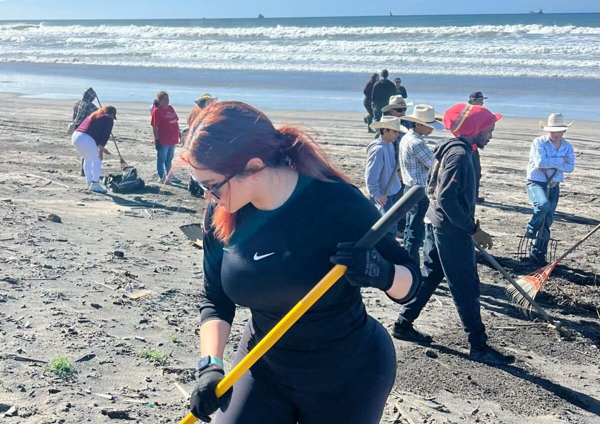 Realizan primera jornada de limpieza del año en la playa “El Bebé” en Playas de Rosarito