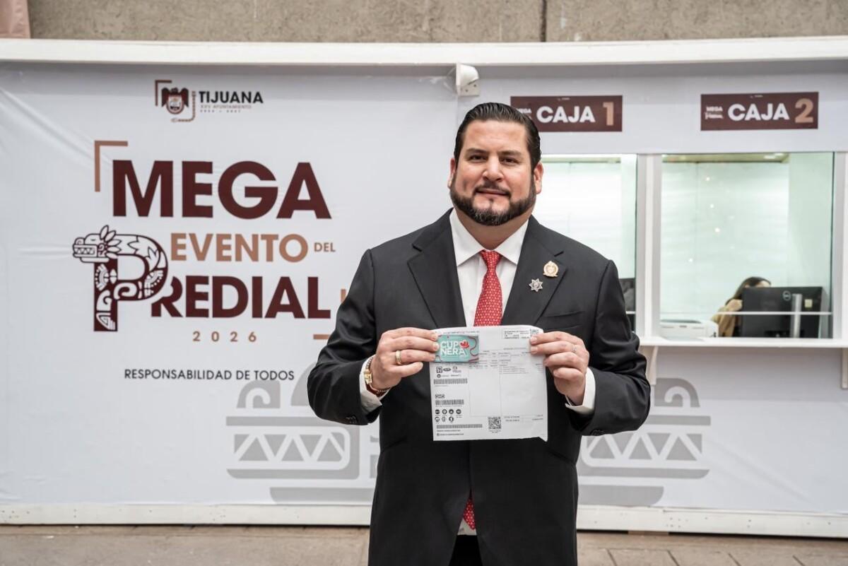 Cumple Ismael Burgueño con el pago de su Impuesto Predial