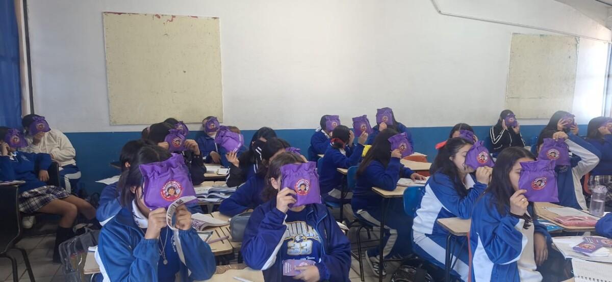 ENTREGAN PAQUETES DE MENSTRUACIÓN DIGNA EN ESCUELAS DE TIJUANA, TECATE Y PLAYAS DE ROSARITO