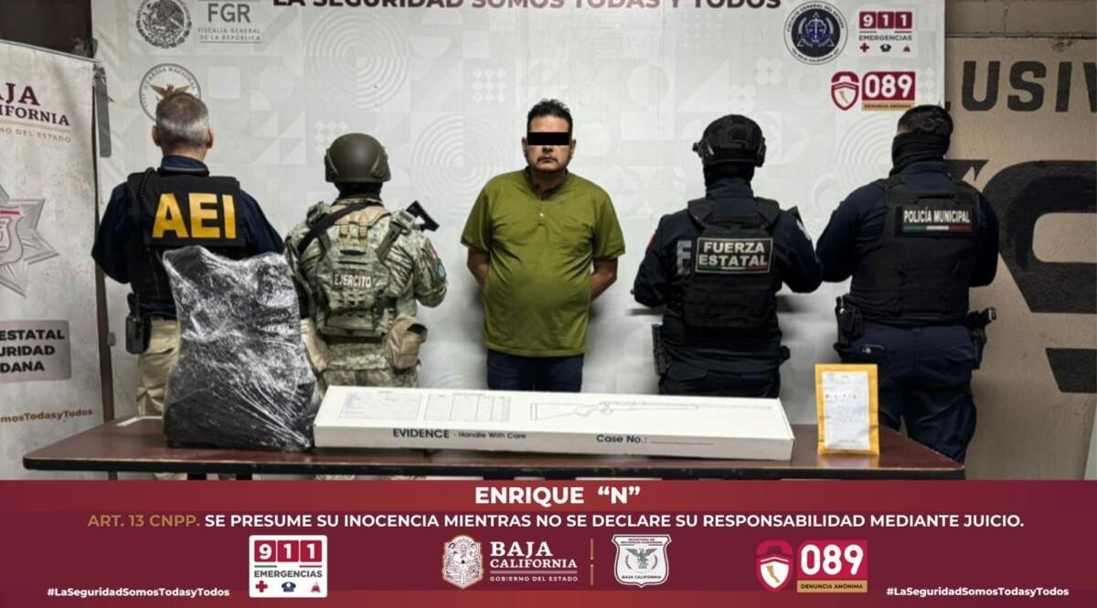 AUTORIDADES DETIENEN A EXAGENTE Y ASEGURAN ARMA DE FUEGO Y CREDENCIAL POLICIAL APÓCRIFA EN MEXICALI