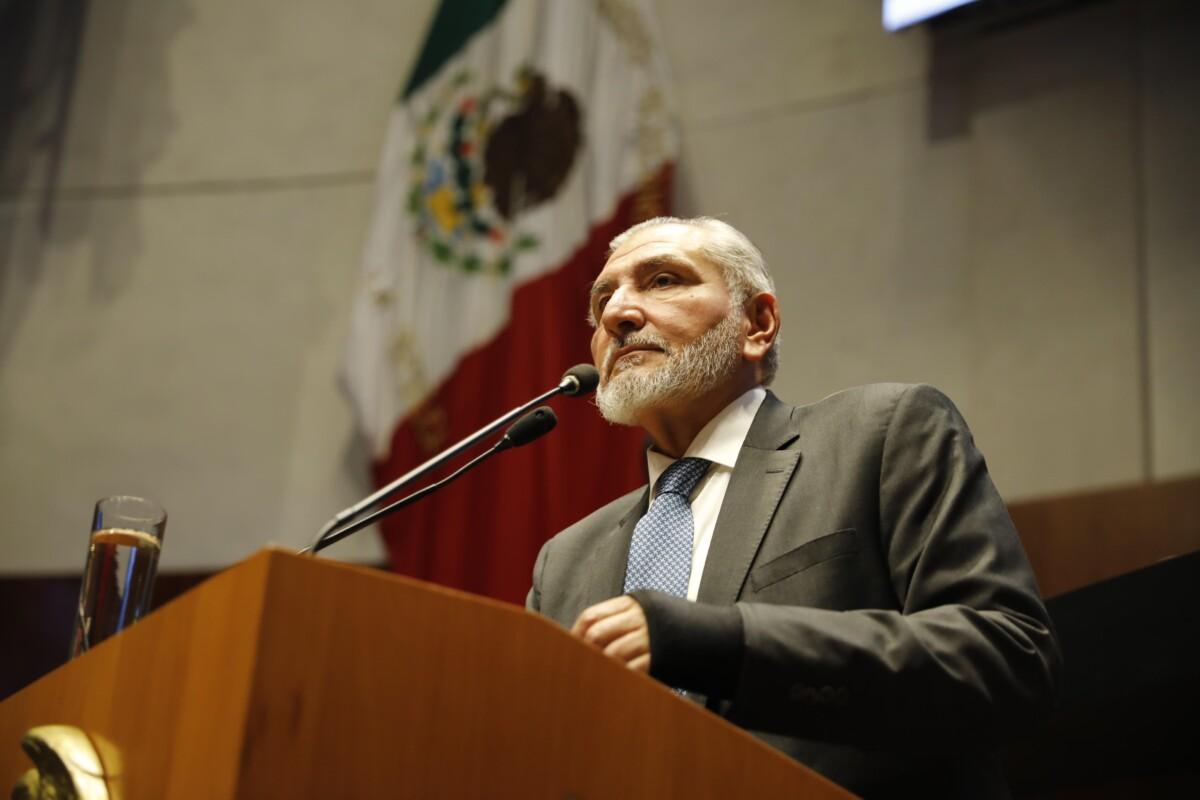 TRAS UNA “TORMENTA” DE SEÑALAMIENTOS POR SU PRESUNTO INVOLUCRAMIENTO CON  EL GRUPO CRIMINAL  “LA BARREDORA” ESTE DÍA DEJÓ LA COORDINACIÓN DEL GRUPO PARLAMENTARIO DE MORENA EN EL SENADO ADÁN AUGUSTO LÓPEZ
