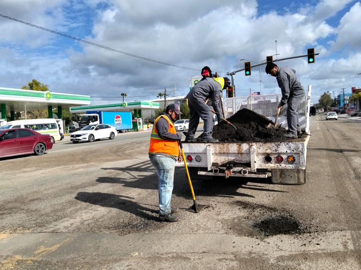 10º Ayuntamiento refuerza mantenimiento vial en el Bulevar Benito Juárez