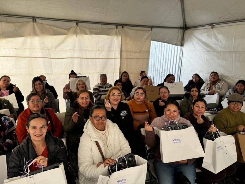 INICIAN CURSO DE GELATINAS: TERE RUIZ PARTICIPAN 45 PERSONAS AL RECIBIR SU KIT