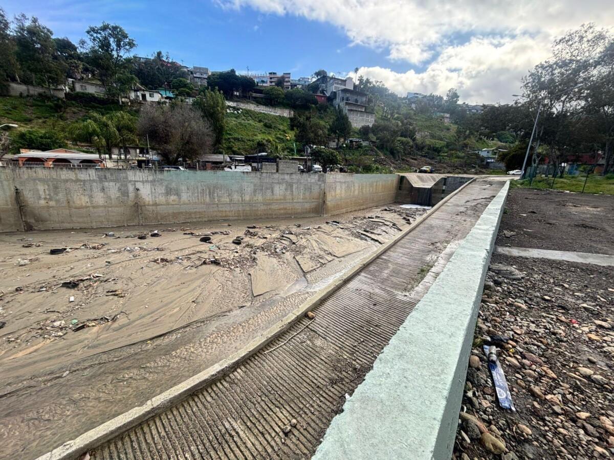 Supervisa Gobierno Municipal de Tijuana buen funcionamiento de desarenadores tras lluvias