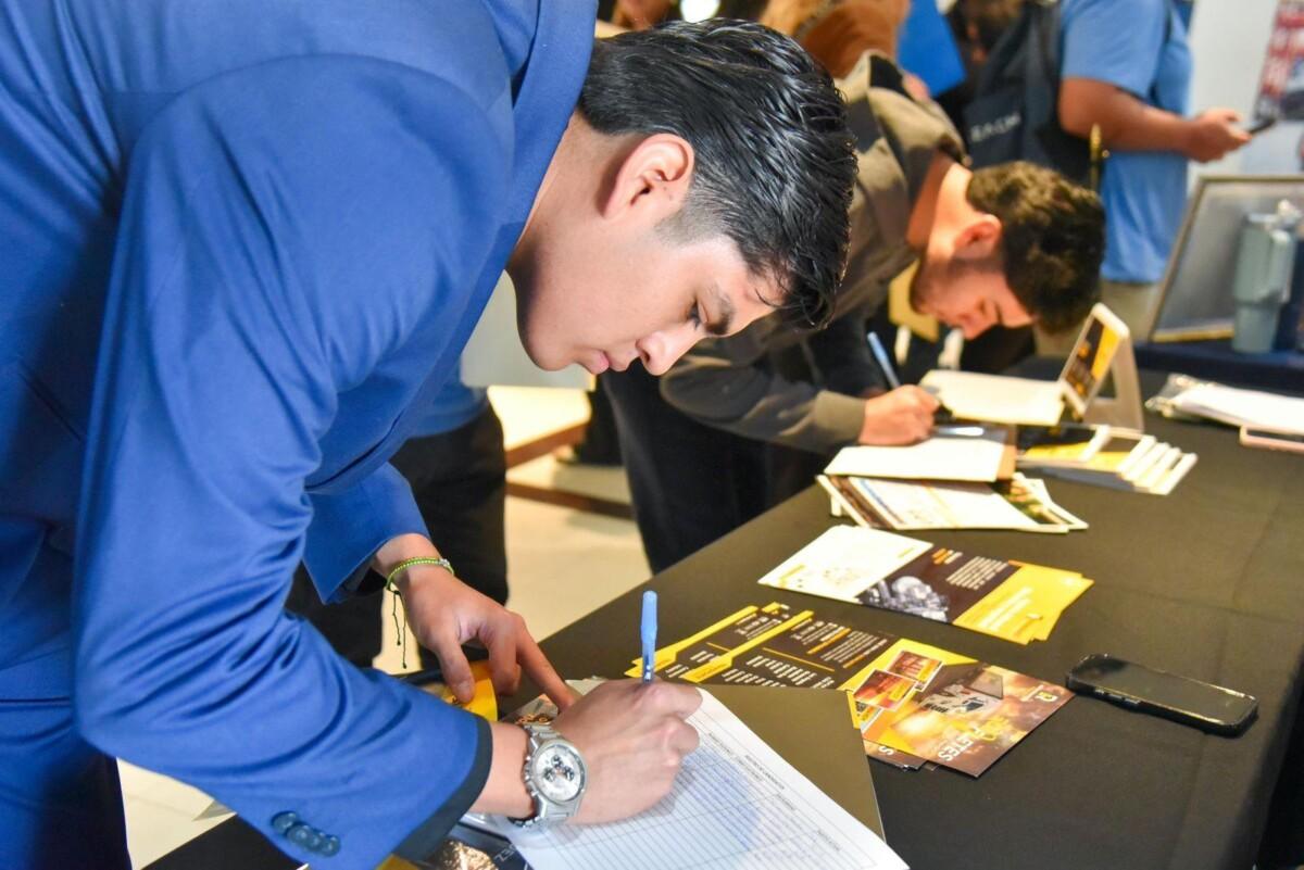 RECIBE ASOCIACIÓN DE AGENTES ADUANALES DE TIJUANA Y TECATE A CERCA DE 300 JÓVENES EN SU PRIMERA FERIA DEL EMPLEO 2026