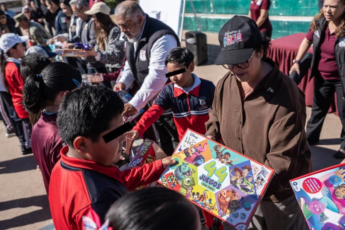 Encabeza Rocío Adame Mesa de Paz y Campaña de Intercambio de Juguete Bélico en la Primaria Estado 29