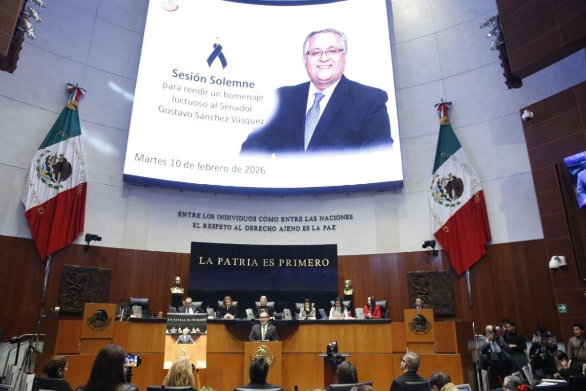 RINDE MAX GARCIA HOMENAJE AL LEGADO DEL SENADOR GUSTAVO SÁNCHEZ VÁSQUEZ