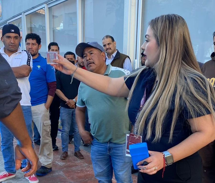 CAPACITAN A RESPONSABLES DE ALBERCAS EN ROSARITO PARA EVITAR RIESGOS SANITARIOS