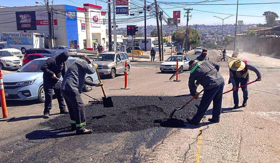 Beneficia Gobierno Municipal a cerca de 70 mil tijuanenses con trabajos de bacheo en distintas delegaciones
