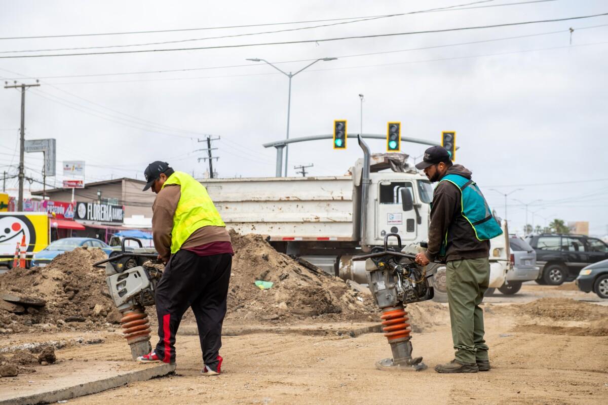 TERMINA CESPT TRABAJOS EN BULEVAR BENITO JUÁREZ DE PLAYAS DE ROSARITO Y DEJA LISTA LA VIALIDAD