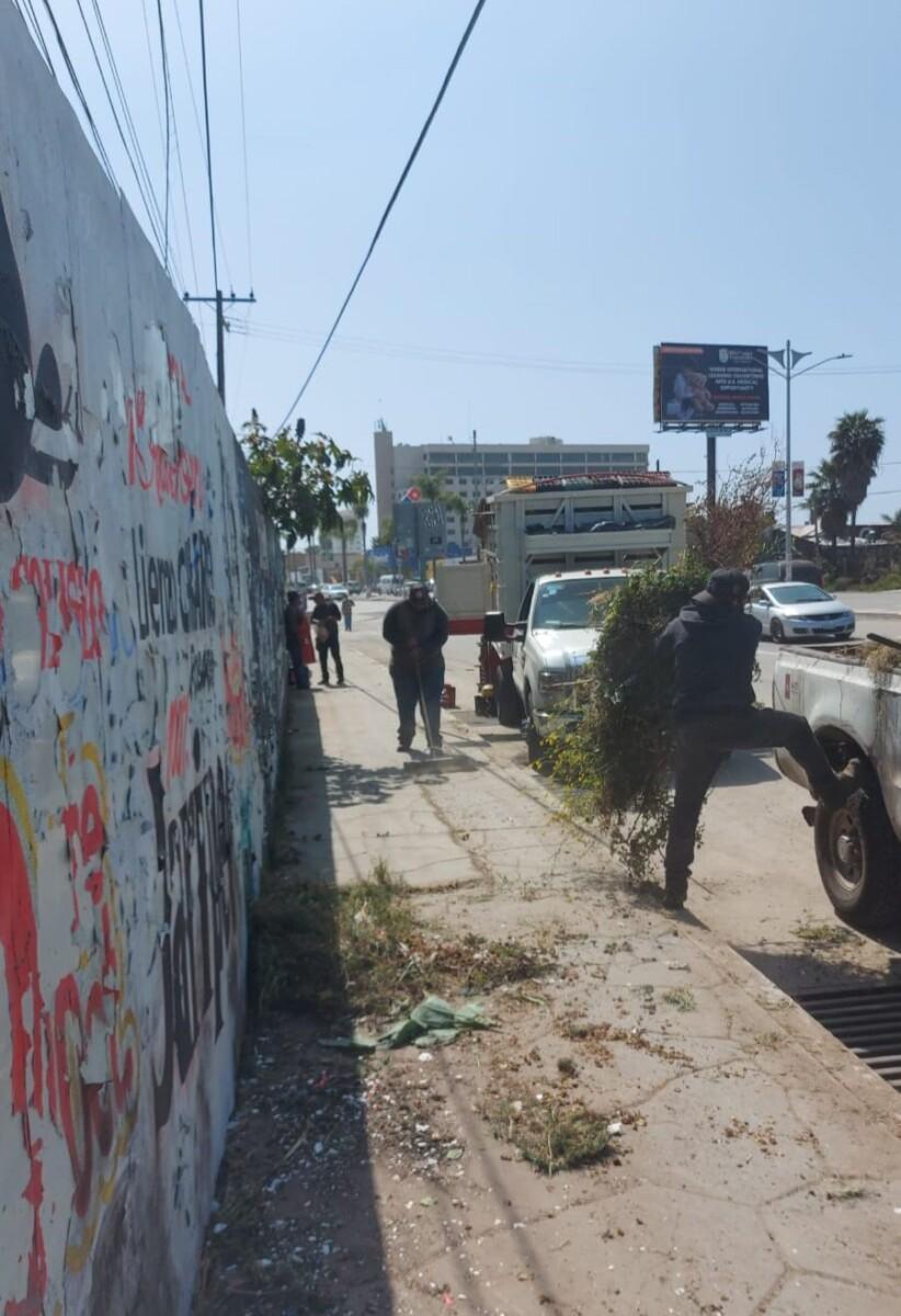 Refuerza Gobierno Municipal labores de limpieza en distintos puntos de Rosarito