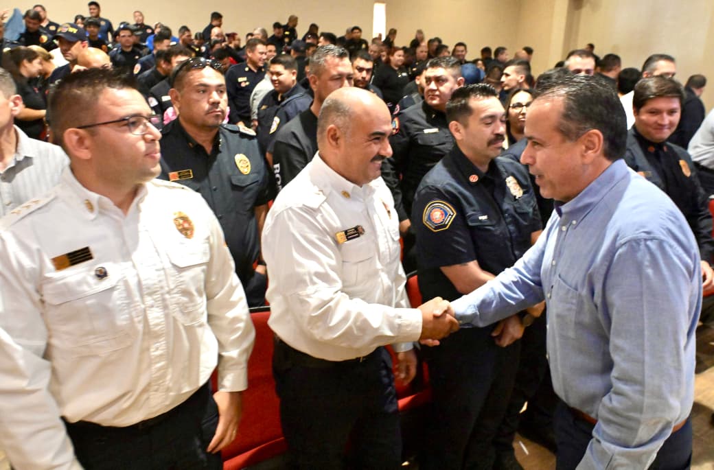 Anuncia Toño Astiazarán construcción de dos nuevas estaciones de Bomberos en Foro Internacional