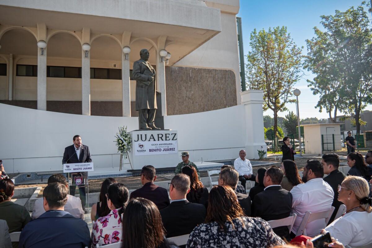 Encabeza presidente municipal Ismael Burgueño la ceremonia conmemorativa del 220 Aniversario del natalicio de Benito Juárez García