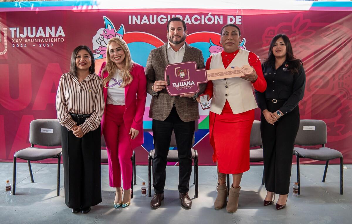 INAUGURA ISMAEL BURGUEÑO RUIZ CENTRO COMUNITARIO “LA CASITA UT”