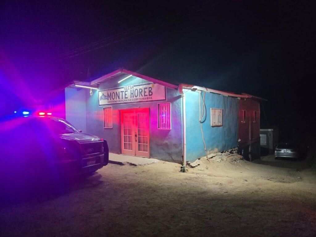 INCENDIAN VEHÍCULO CON UNA PERSONA ADENTRO
